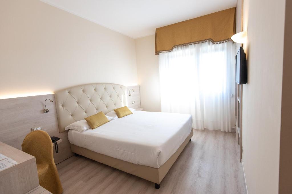 Łóżko lub łóżka w pokoju w obiekcie Hotel Castello Artemide Congressi