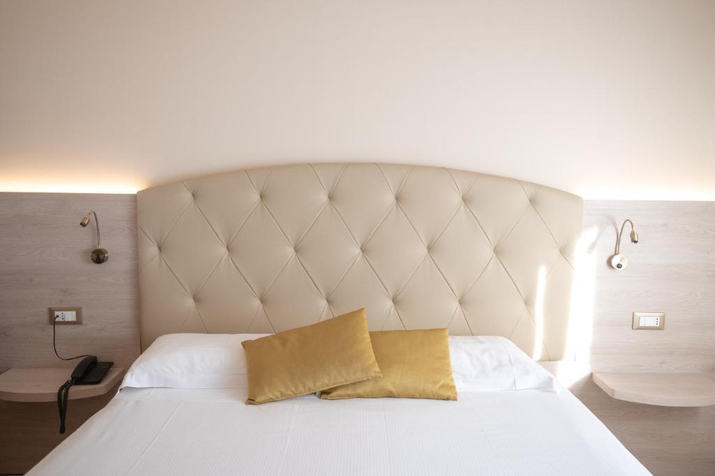 Łóżko lub łóżka w pokoju w obiekcie Hotel Castello Artemide Congressi