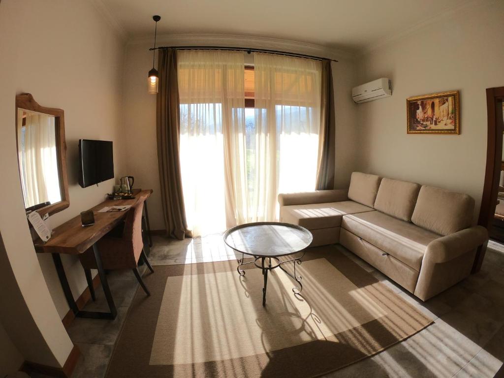 TV a/nebo společenská místnost v ubytování Cevizdibi Hotel