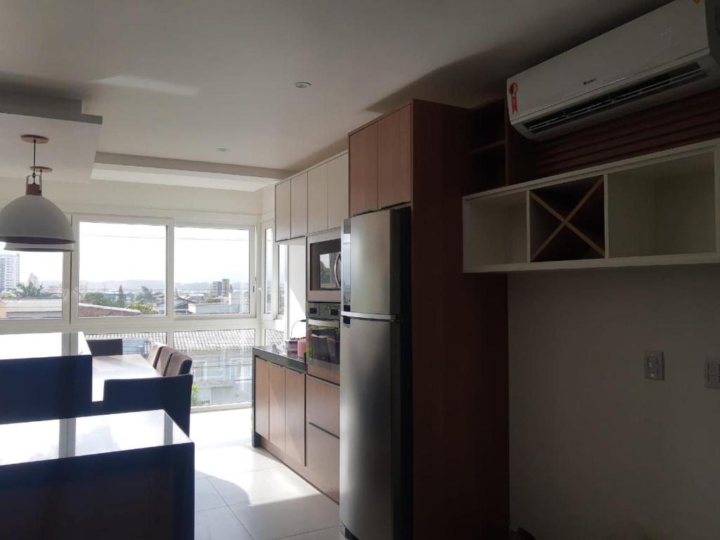 Apto. 3 dorm. entre Praia da Cal e Lagoa Violão