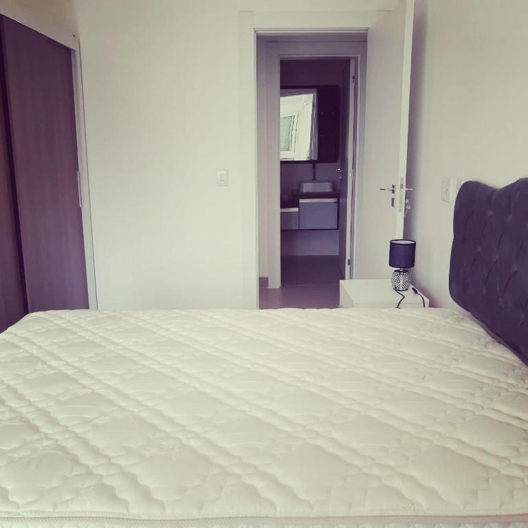  Apto. 3 dorm. entre Praia da Cal e Lagoa Violão
