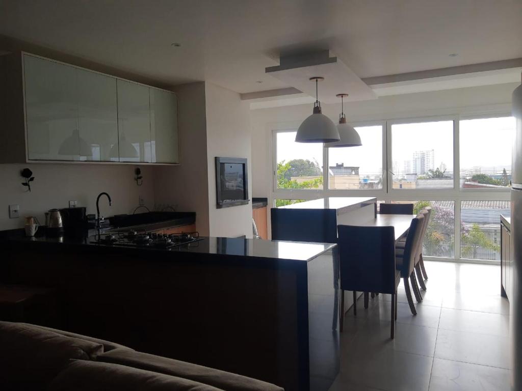  Apto. 3 dorm. entre Praia da Cal e Lagoa Violão