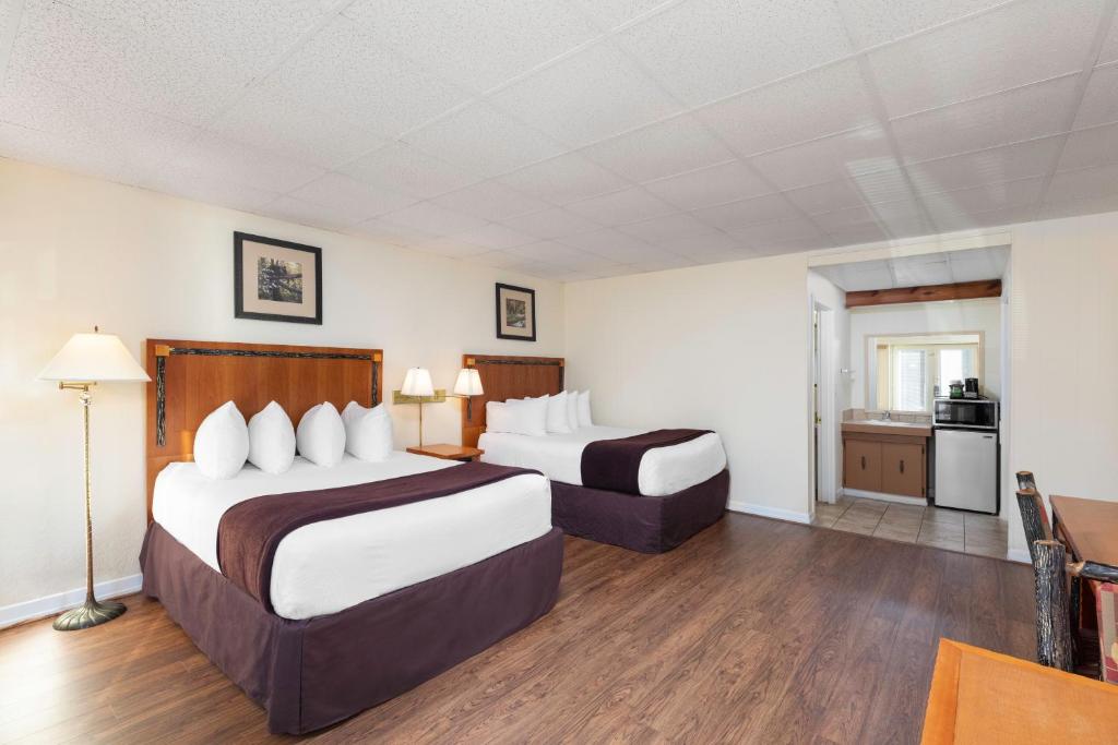 River Terrace Resort & Convention Center - Signature Queen Guestroom