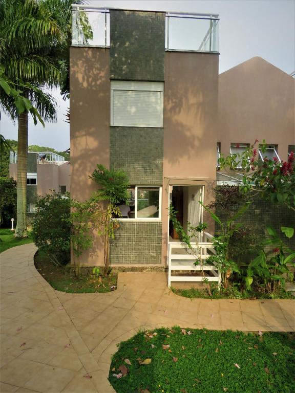 CASA EM CONDOMÍNIO COM VISTA PARA O MAR