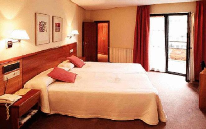 Postel nebo postele na pokoji v ubytování Hotel Anoeta