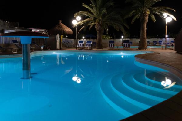 Bazén v ubytování Hotel Maxim's nebo v jeho okolí