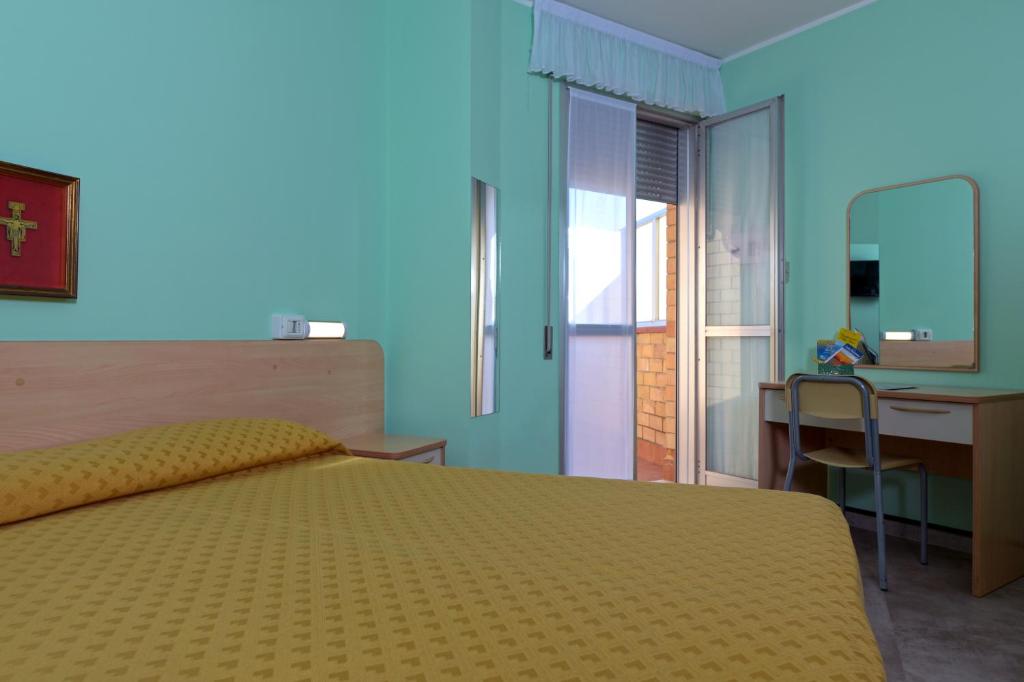 Postel nebo postele na pokoji v ubytování Hotel Maxim's