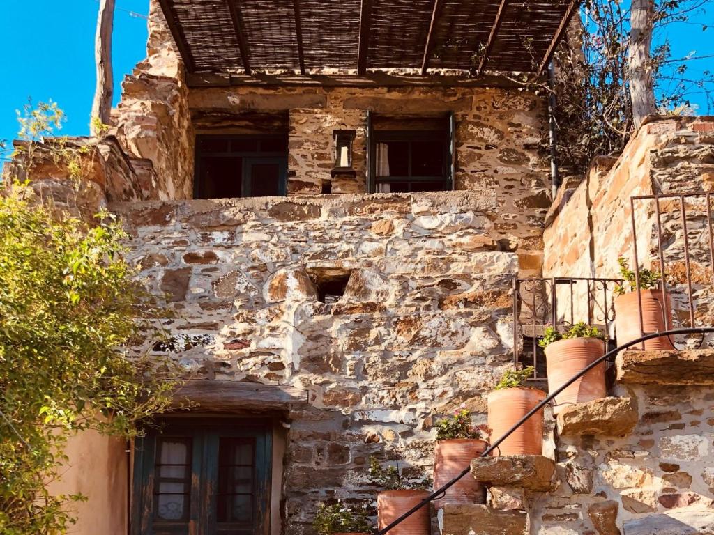 LITTLE HOUSE, Charming Village House with Fantastic View - Maison D'une Chambre