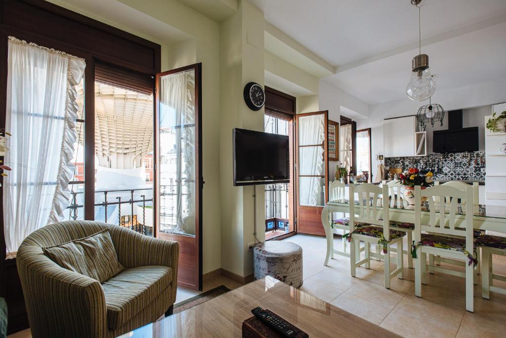 a living room with a table and a dining room at "KM CERO DE SEVILLA" in Seville