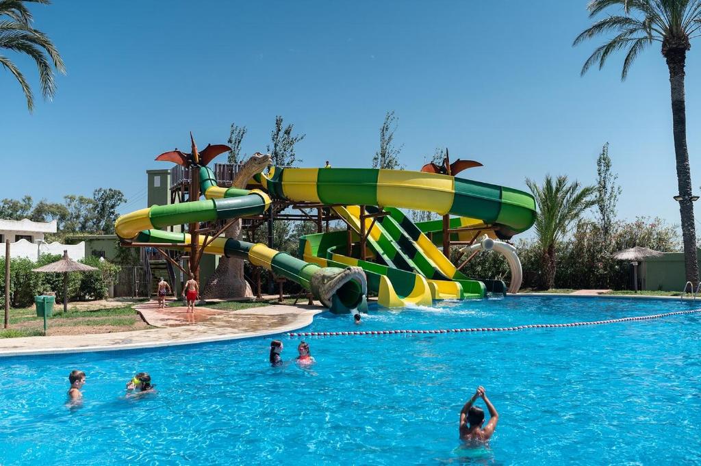 a group of people in the water at a water park at Devesa Gardens in El Saler