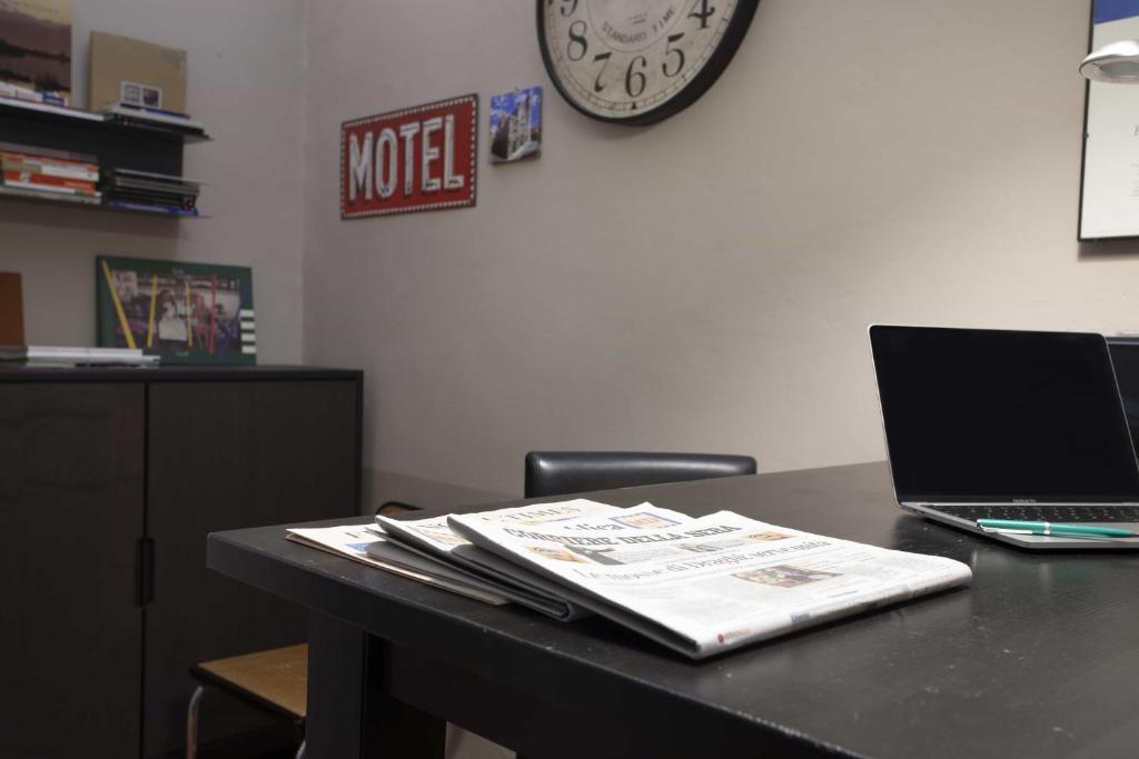 A television and/or entertainment centre at B&B Prestigia Rooms