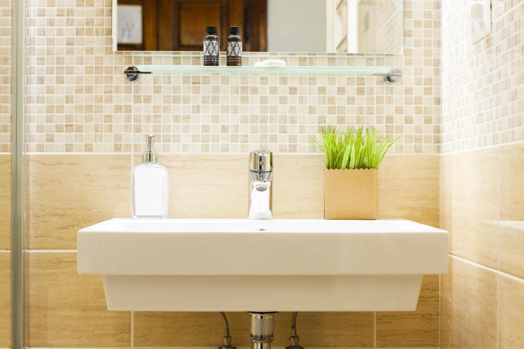 A bathroom at B&B Prestigia Rooms
