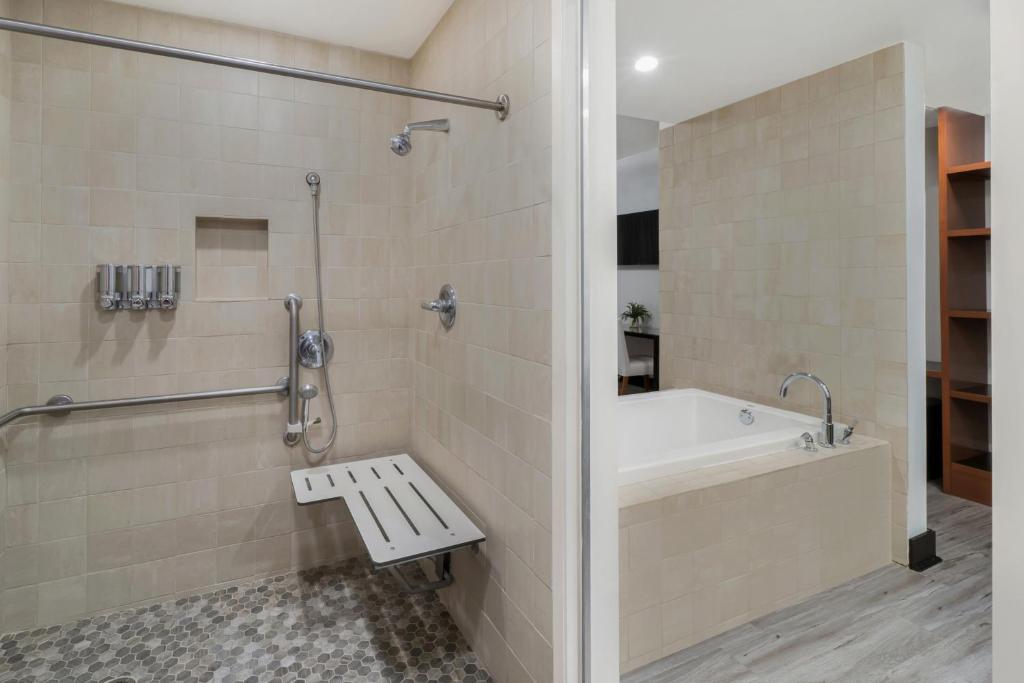 Hotel Casa 425 + Lounge, A Four Sisters Inn - Courtyard King + Twin (ADA)