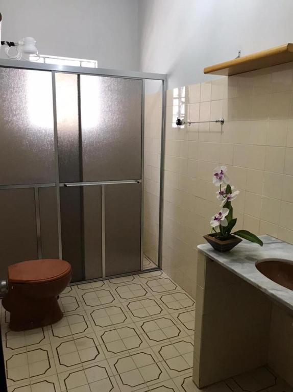  Casa com ótima localização em Brotas