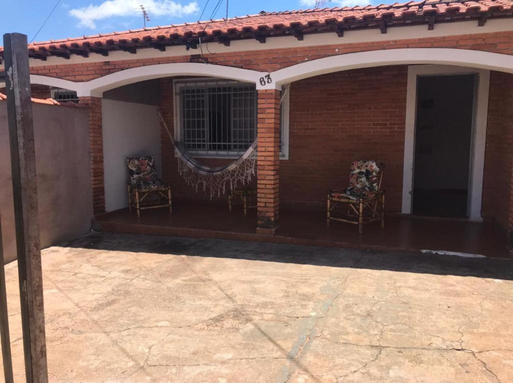  Casa com ótima localização em Brotas