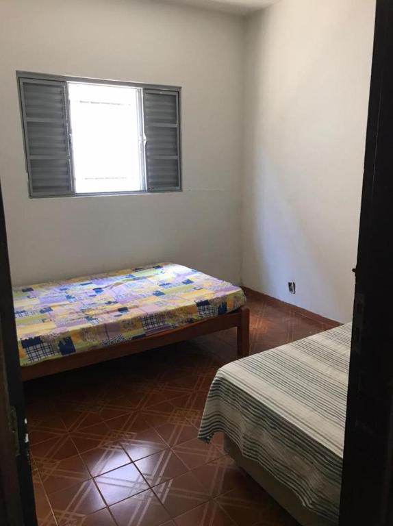  Casa com ótima localização em Brotas