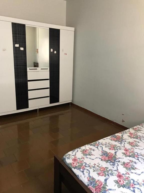  Casa com ótima localização em Brotas