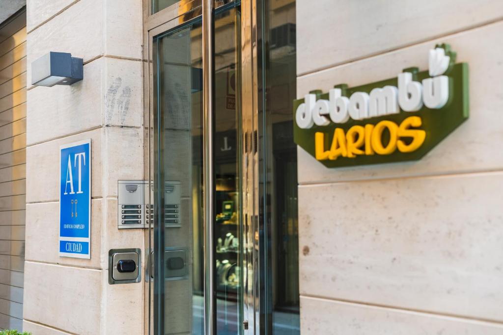 Certifikát, hodnocení, plakát nebo jiný dokument vystavený v ubytování Debambú Larios