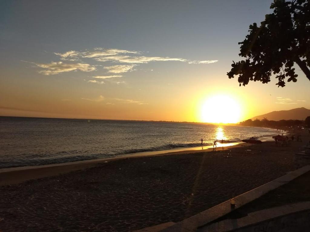  Ap 2 quartos mobiliado em Rio das Ostras Marileia