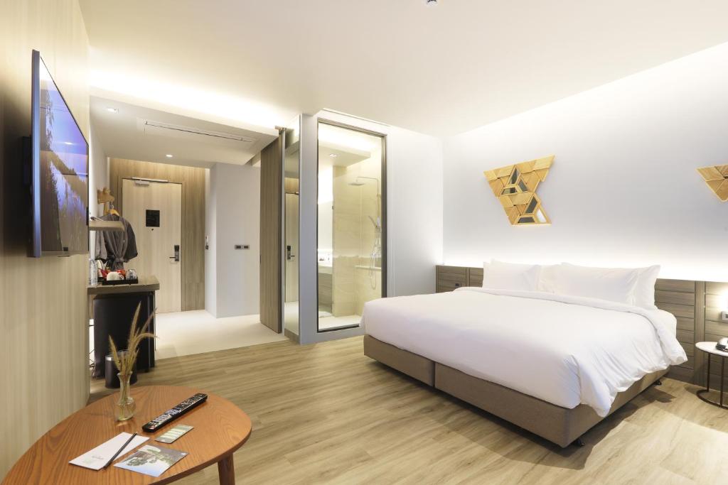 The Signature Hotel Airport - Junior Suite Mit Balkon