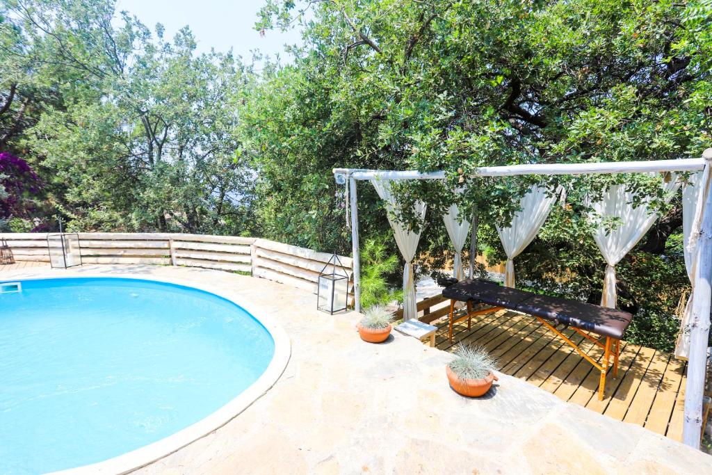 Bazén v ubytování Nautical Hotel nebo v jeho okolí