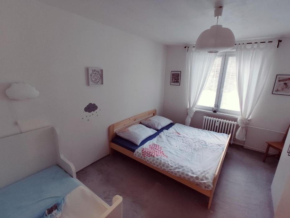 Postel nebo postele na pokoji v ubytování Apartmán Staré Hamry