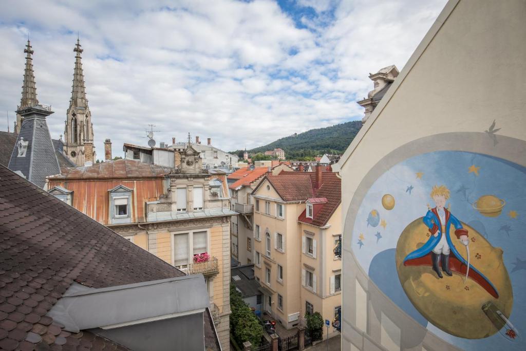 Nespecifikovaný výhled na hory nebo výhled na hory při pohledu z hotelu