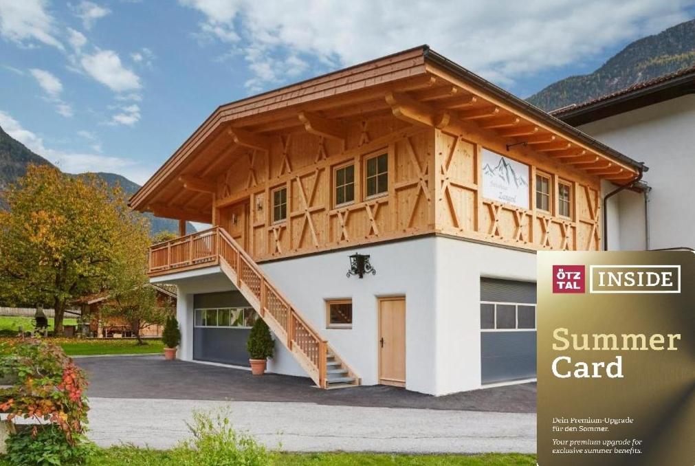 オエッツにあるFerienhaus Zangerlの上に建つ