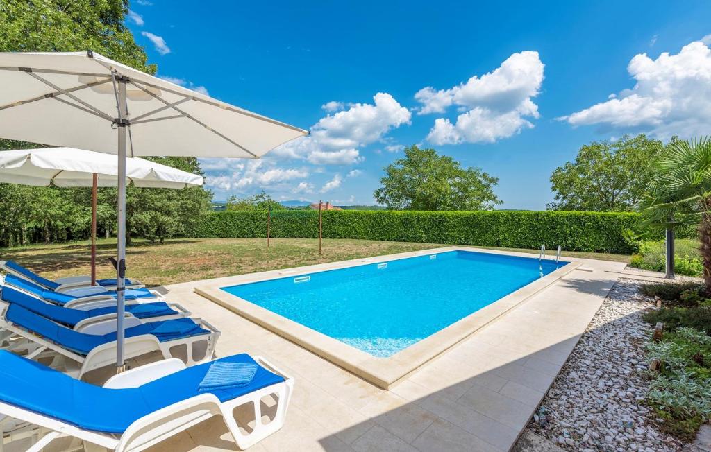 Bazén v ubytování Holiday Home Fragola nebo v jeho okolí