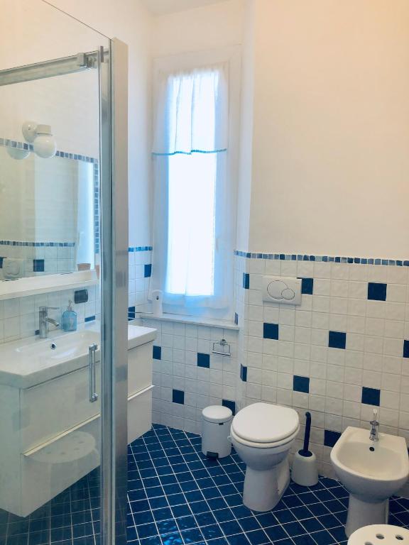 Koupelna v ubytování B&B Il Poeta sul Mare