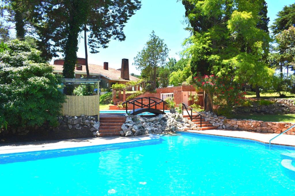 Der Swimmingpool an oder in der Nähe von Hotel Los Pinos Country