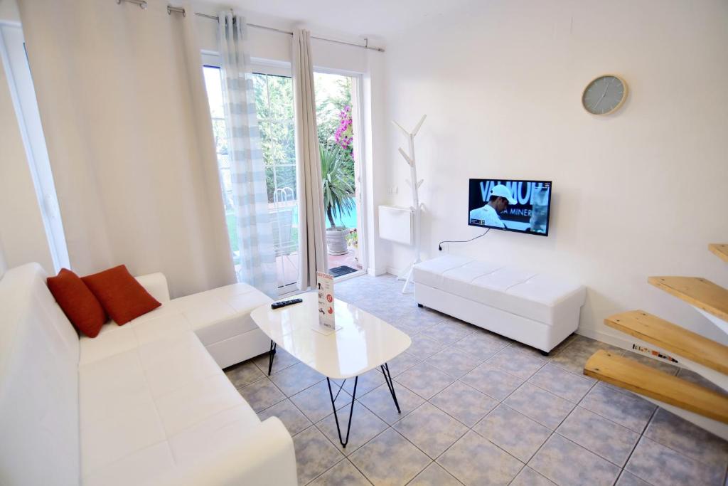 Aloha Luxury Apartments - Duplex One-Bedroom Apartment With Balcony