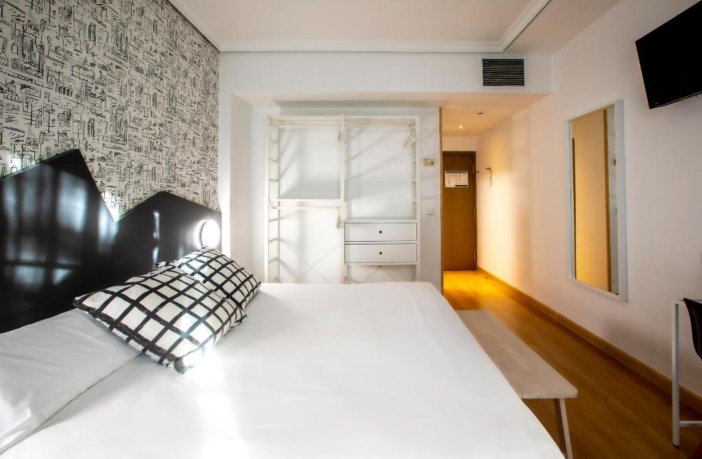 Postel nebo postele na pokoji v ubytování Hotel Urdanibia Park