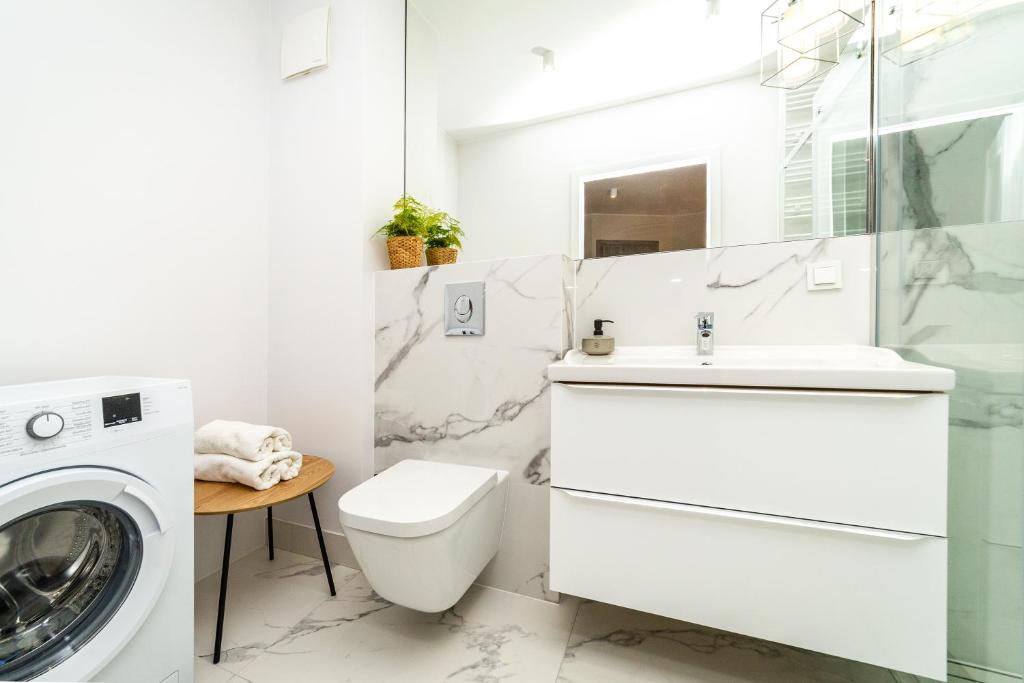 Kúpeľňa v ubytovaní PoBookowane River View Apartments Gdańsk