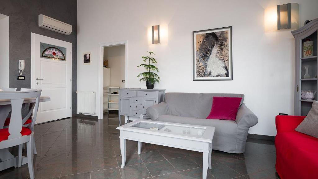Posedenie v ubytovaní Villa Aylin 5-bed next to the sea