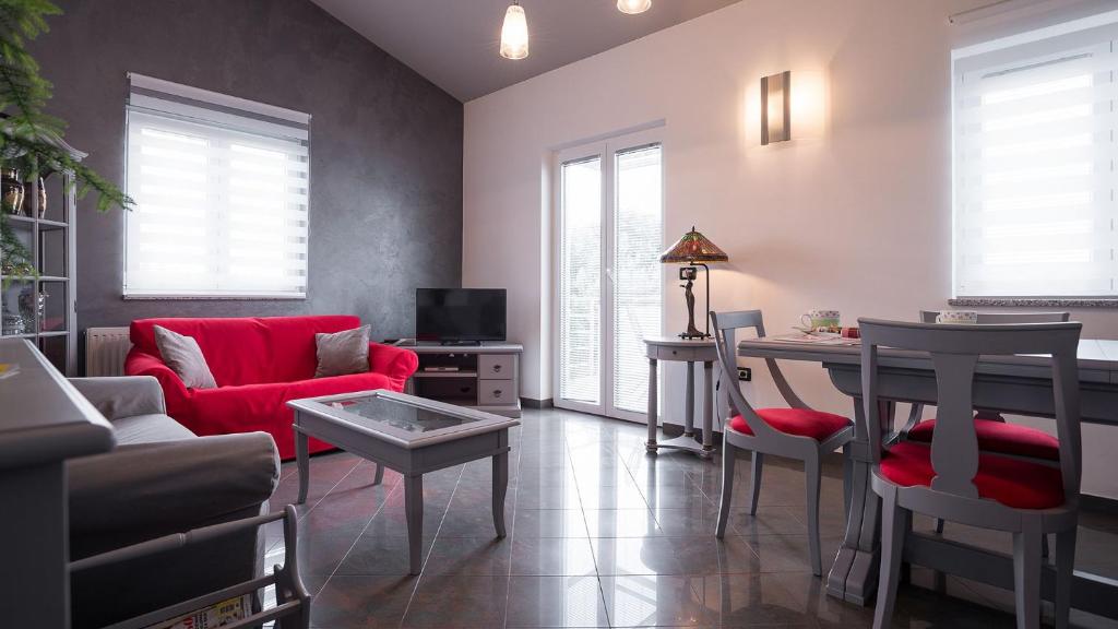 Posedenie v ubytovaní Villa Aylin 5-bed next to the sea