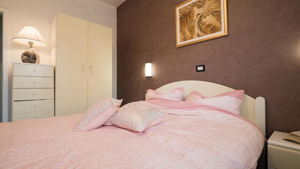 Posteľ alebo postele v izbe v ubytovaní Villa Aylin 5-bed next to the sea
