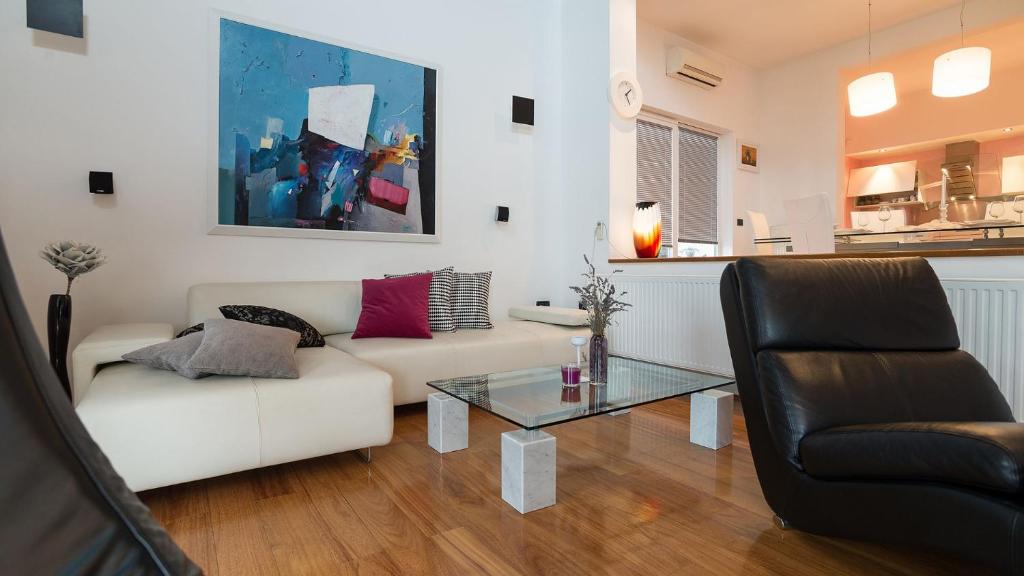 Posedenie v ubytovaní Villa Aylin 5-bed next to the sea