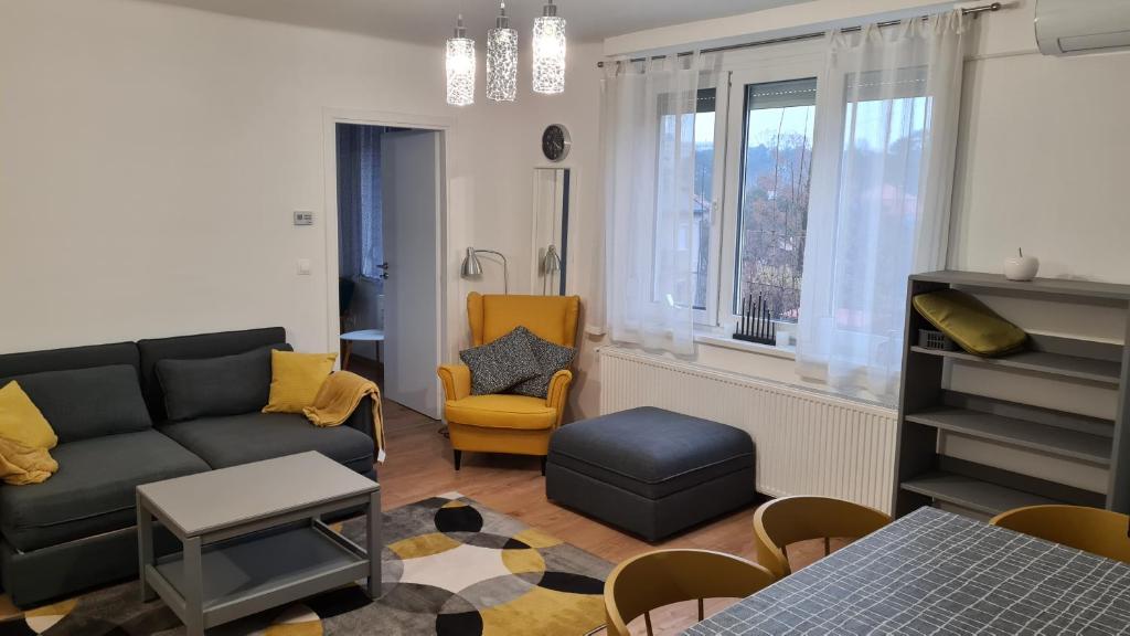 Posedenie v ubytovaní Pelso apartman