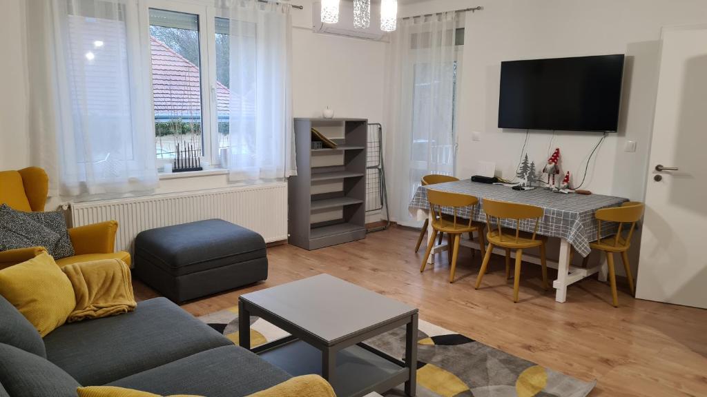 Posedenie v ubytovaní Pelso apartman