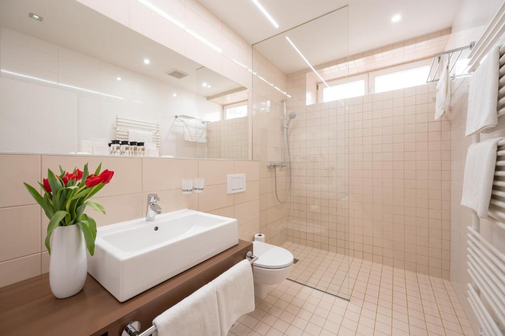 Koupelna v ubytování Hotel Vila Viola