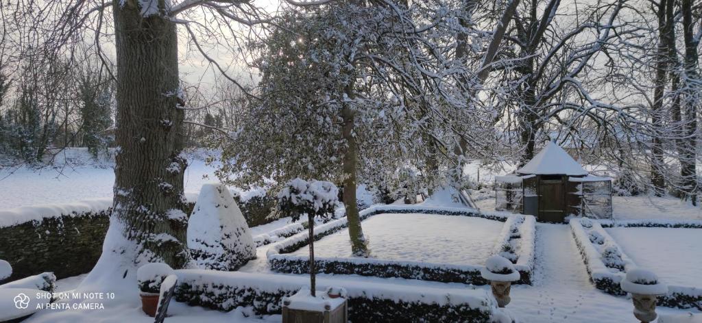 Le Manoir de la Bigotière v zimě