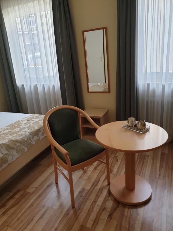 Postel nebo postele na pokoji v ubytování Traditionsgasthof Grüner Baum