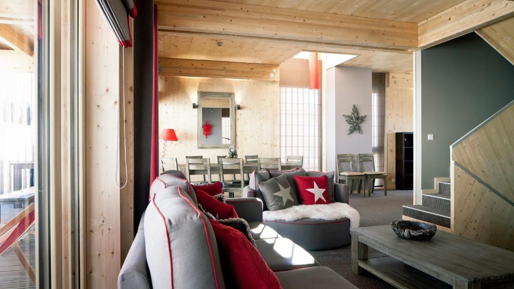 Posezení v ubytování L'Aiguille Grive Chalets Hotel