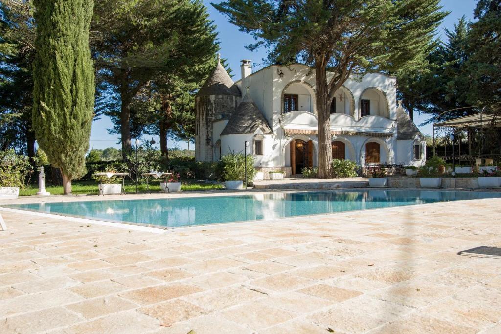 Bazén v ubytovaní Trulli Serralta by BarbarHouse alebo v jeho blízkosti