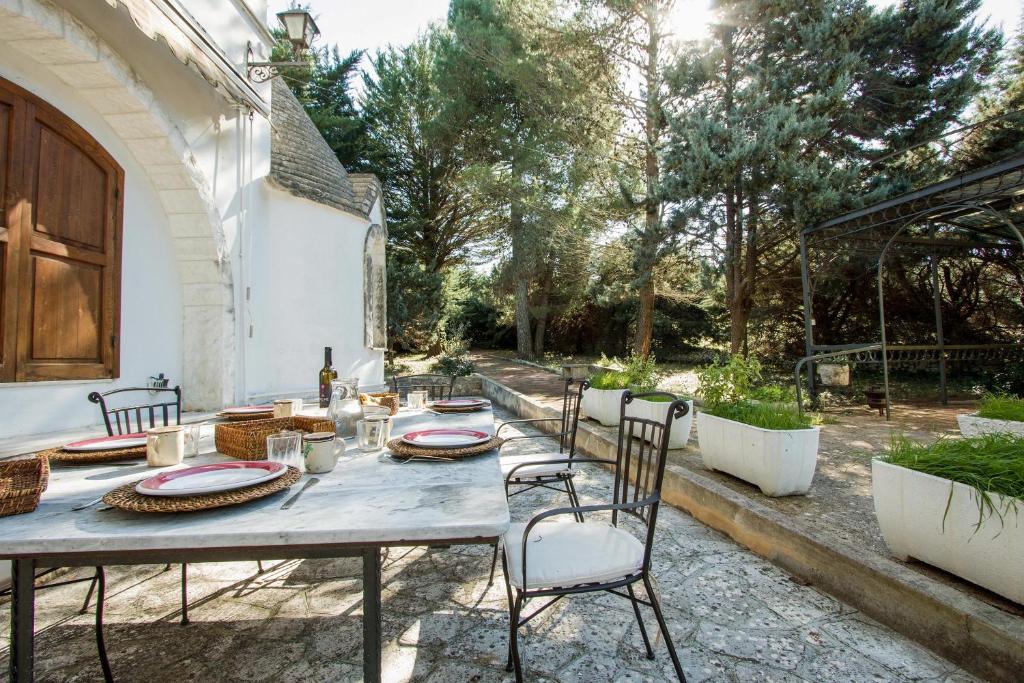 Vonkajšia záhrada v ubytovaní Trulli Serralta by BarbarHouse