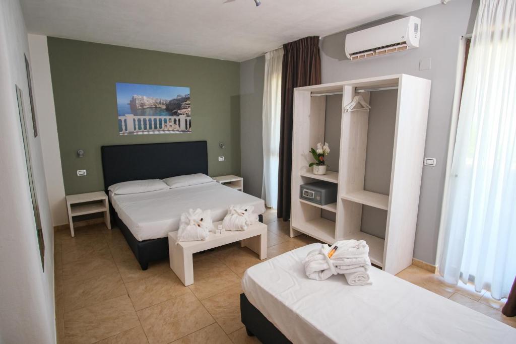 Postel nebo postele na pokoji v ubytování Torre Guaceto Greenblu Resort