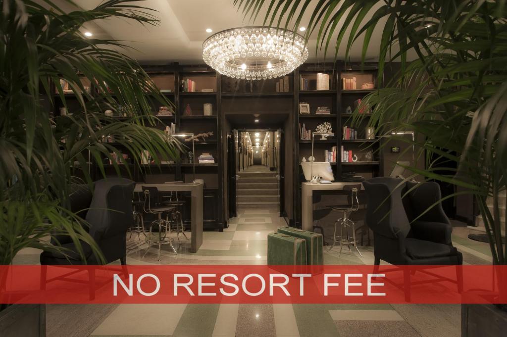 a no resort fee sign in a room with plants at Shepley South Beach Hotel in Miami Beach