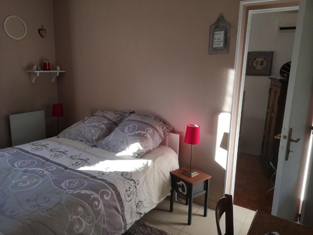 Postel nebo postele na pokoji v ubytování La Colombe