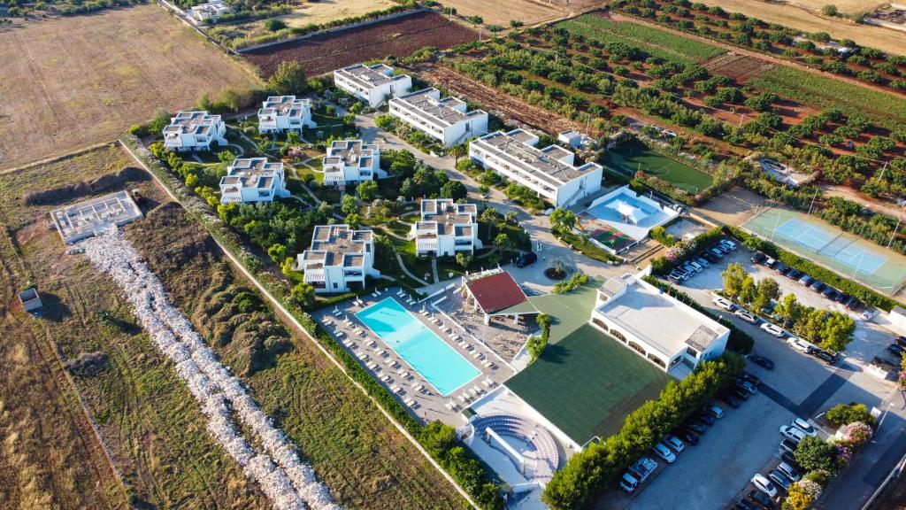 Bazén v ubytování Torre Guaceto Greenblu Resort nebo v jeho okolí